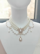 Load image into Gallery viewer, Royalcore Vintage Pearl Necklace
