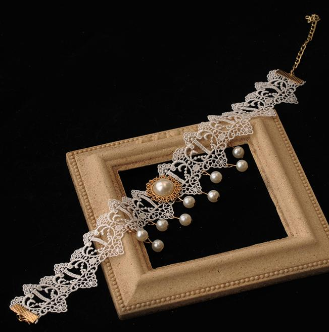 Vintage Style White Lace Choker necklace